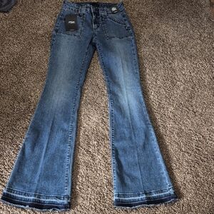 NWT Silver Suki Curvy Fit Mid Rise Flare Leg Jeans Size 24/33